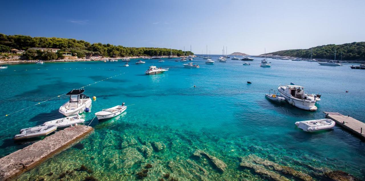 Helios Sunny Apartments By Valamar Stari Grad  Dış mekan fotoğraf